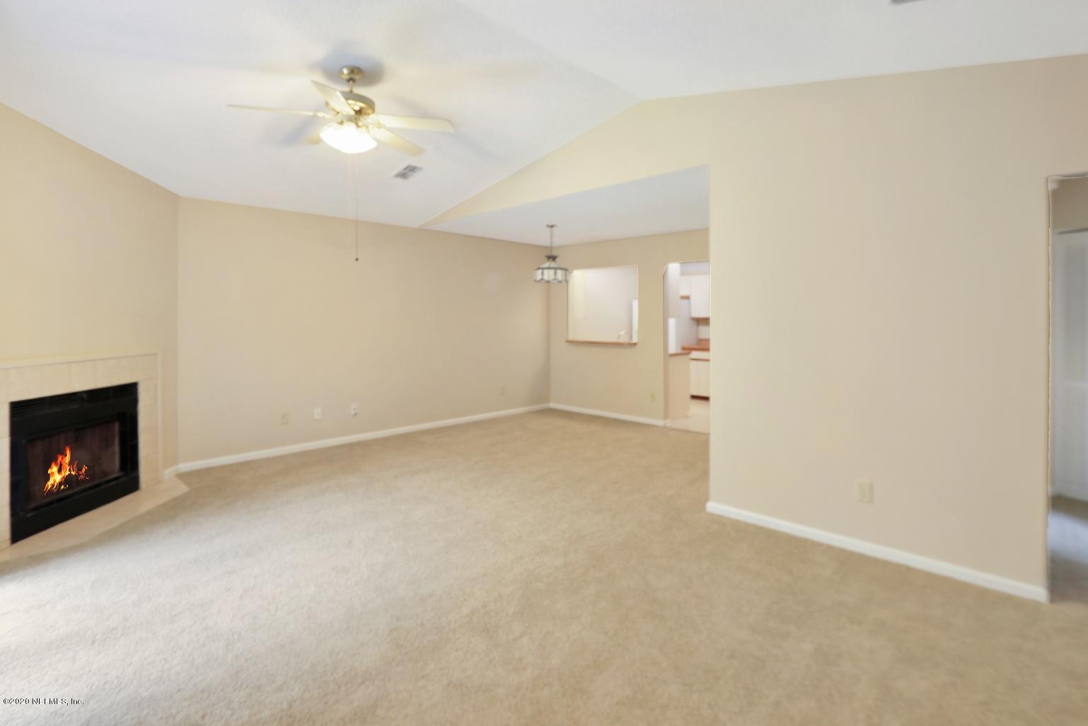 3801 Crown Point Road, Unit 2201 Jacksonville, FL 32257 - Photo 2 of 10 Family and Dining Room 2