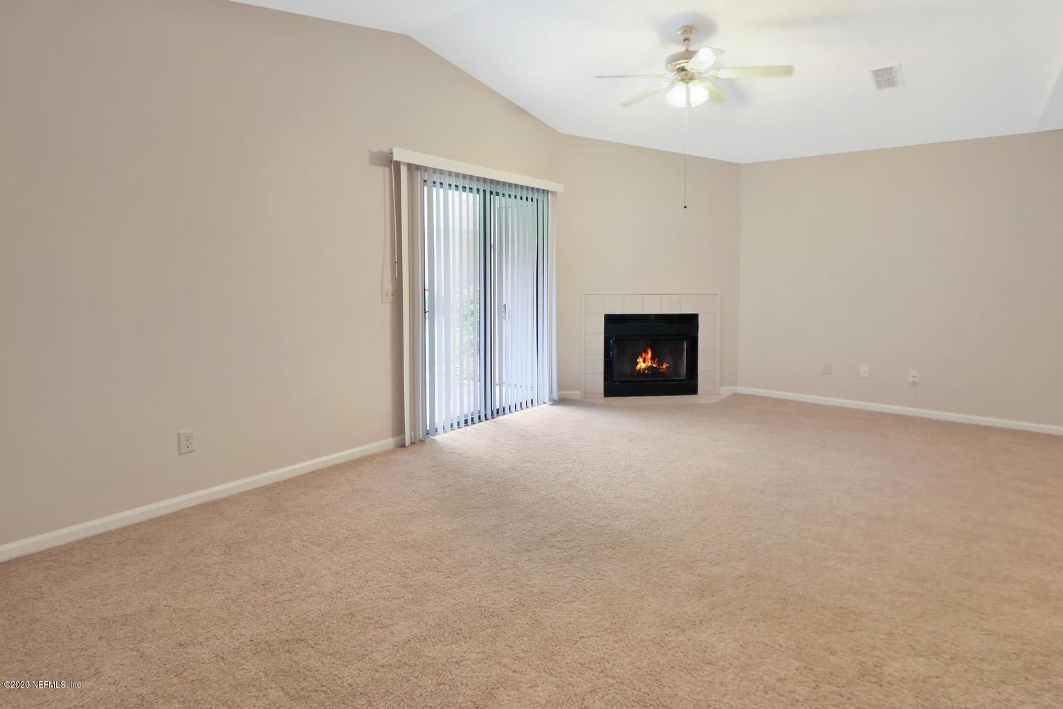3801 Crown Point Road, Unit 2201 Jacksonville, FL 32257 - Photo 3 of 10 Family Room