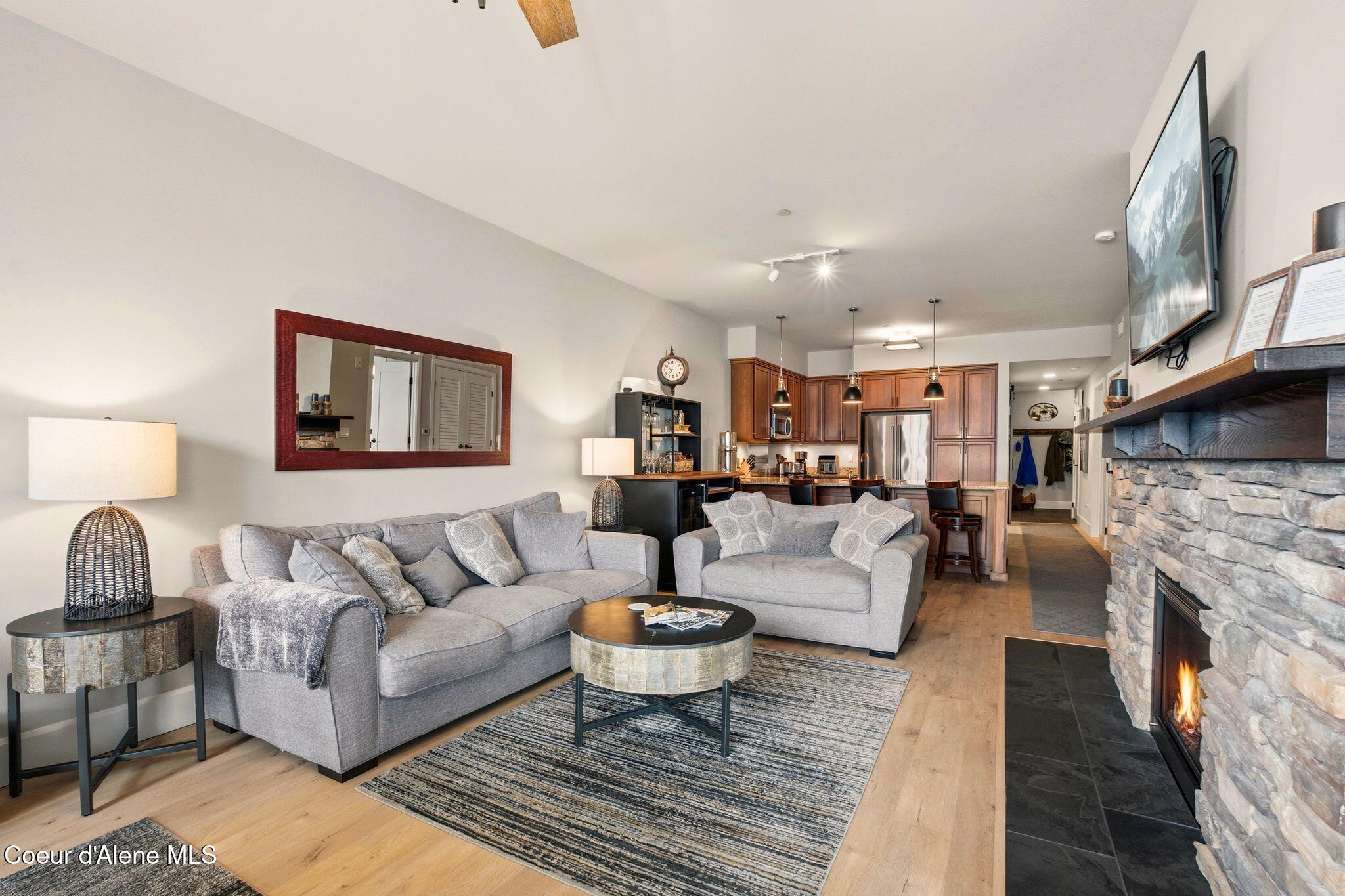 702 Sandpoint Avenue, Unit 7302 Sandpoint, ID 83864 - Photo 16 of 41 3_A7409452 (8)