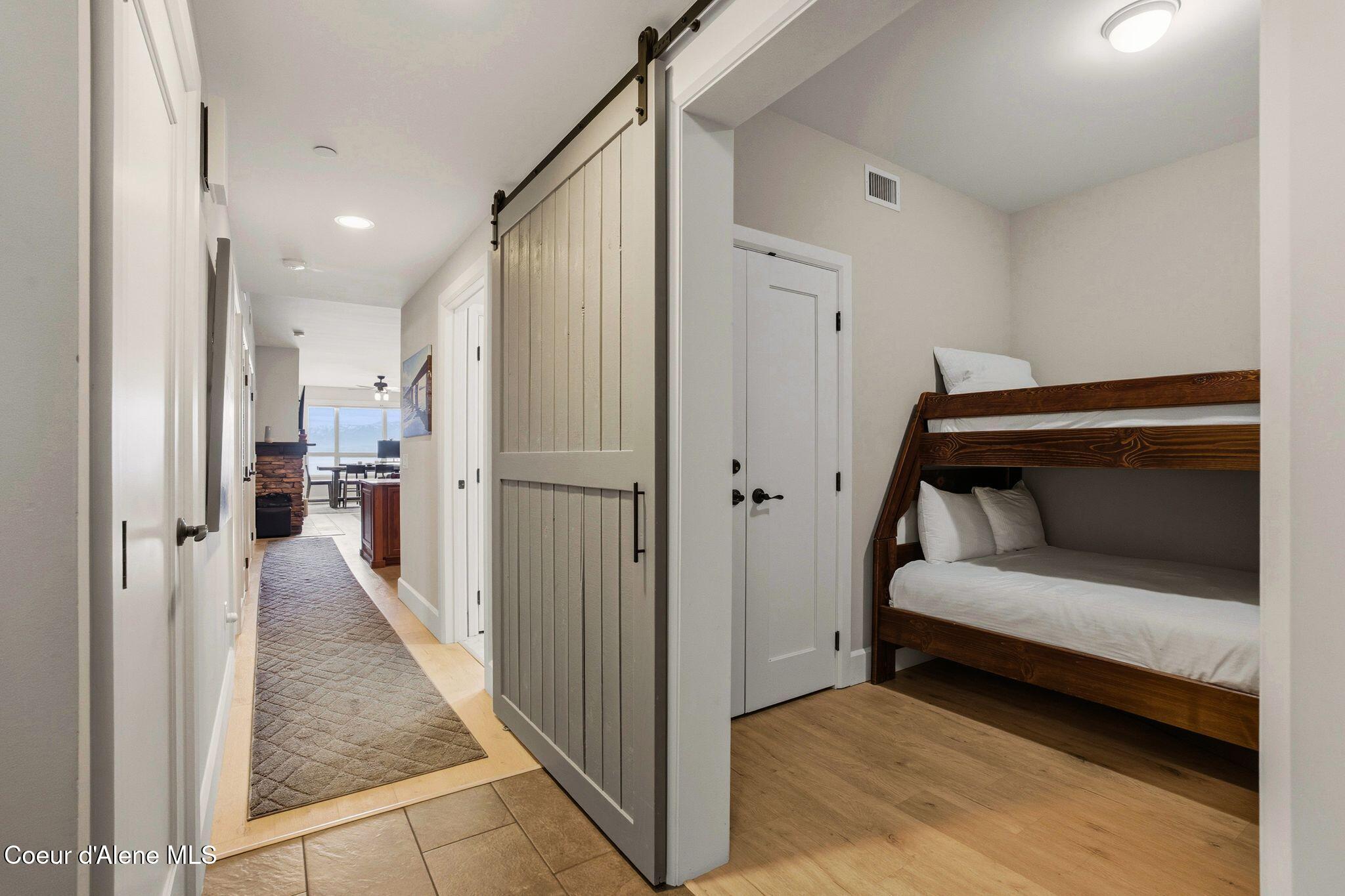 702 Sandpoint Avenue, Unit 7302 Sandpoint, ID 83864 - Photo 4 of 41 13_A7409452 (3)