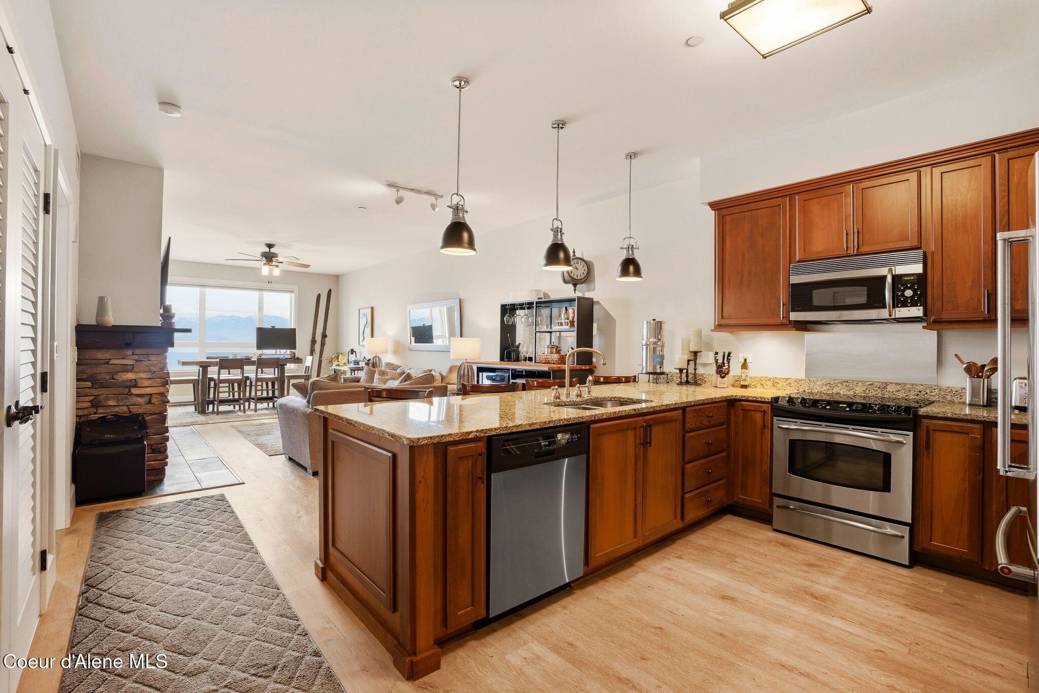 702 Sandpoint Avenue, Unit 7302 Sandpoint, ID 83864 - Photo 7 of 41 6_A7409452 (11)