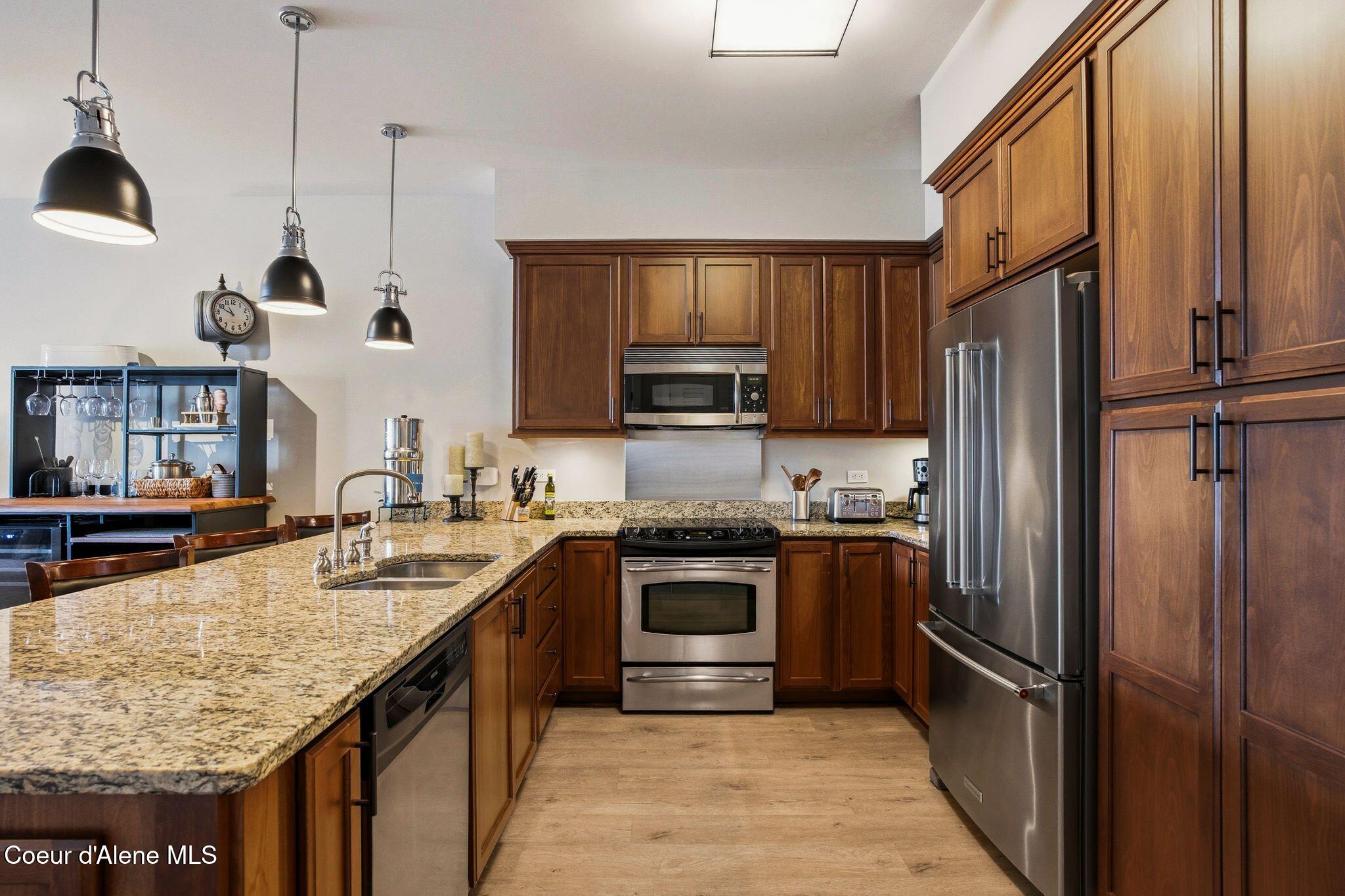 702 Sandpoint Avenue, Unit 7302 Sandpoint, ID 83864 - Photo 8 of 41 11_A7409452 (14)