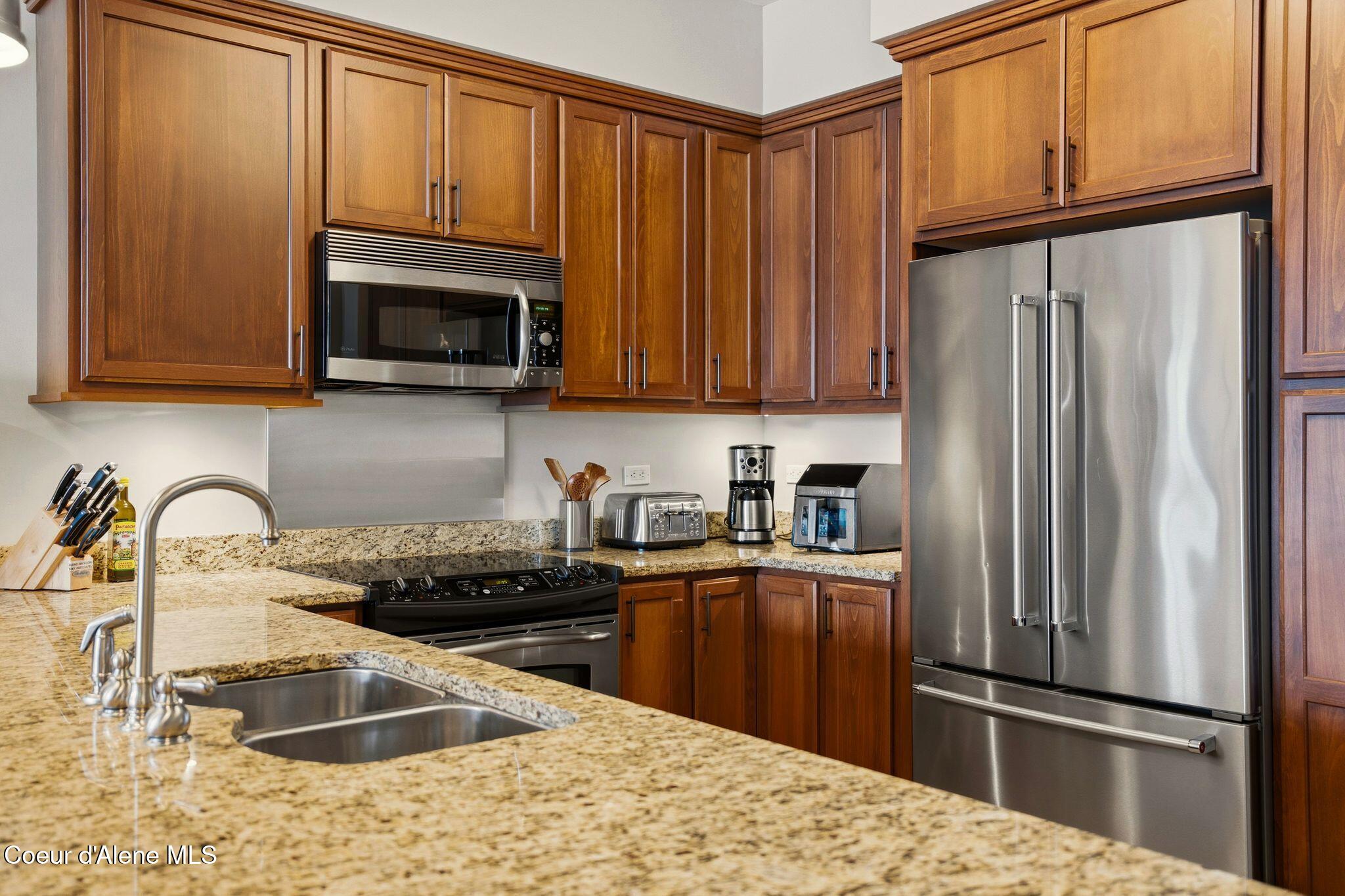 702 Sandpoint Avenue, Unit 7302 Sandpoint, ID 83864 - Photo 10 of 41 9_A7409452 (16)