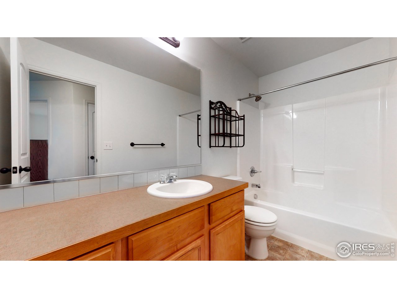 6913 McClellan Road Wellington, CO 80549 - Photo 26 of 40 Upstair Shared Main Bath