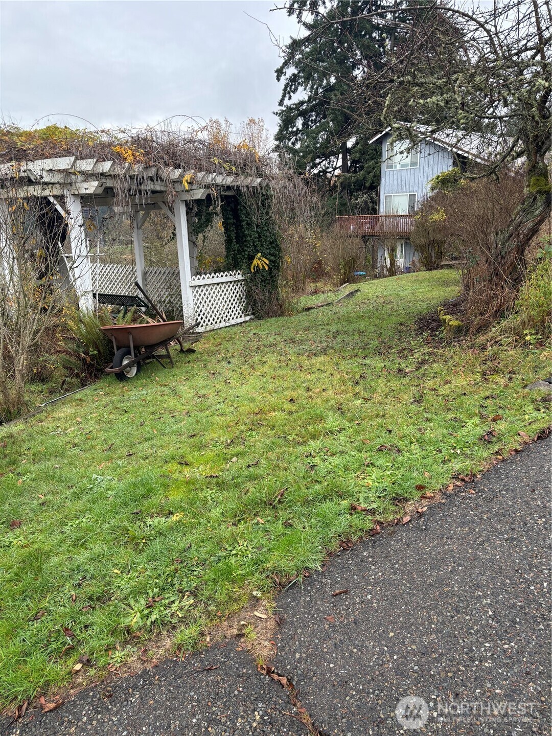 2405 Terrace Drive Puyallup, WA 98372 - Photo 3 of 10