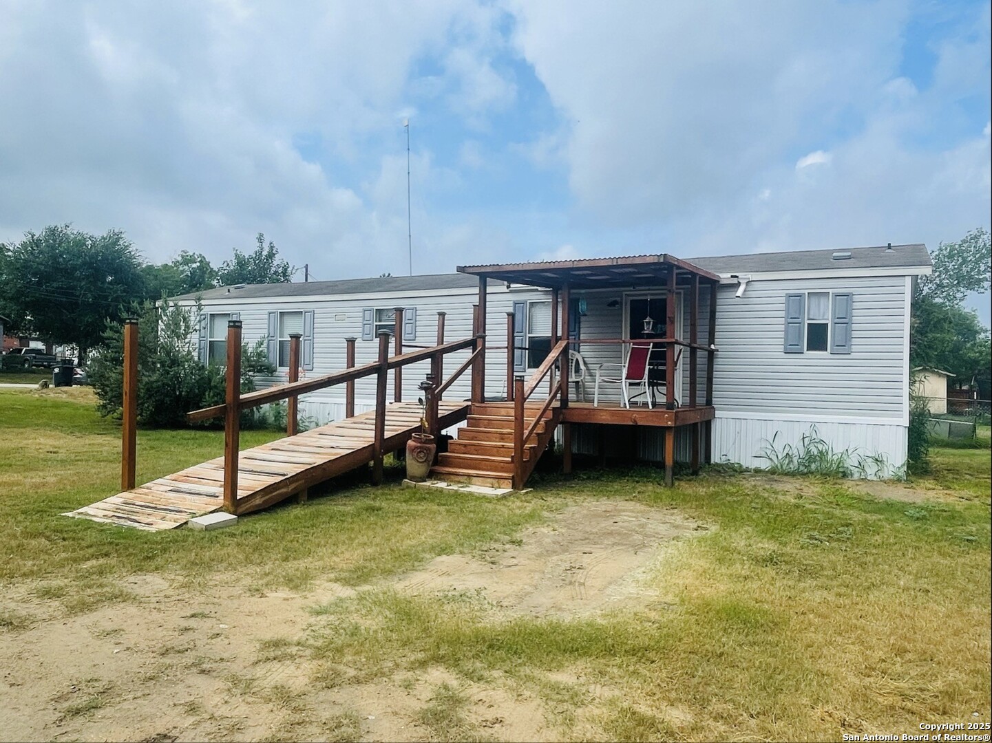 102 4th Street Natalia, TX 78059 - Photo 2 of 19