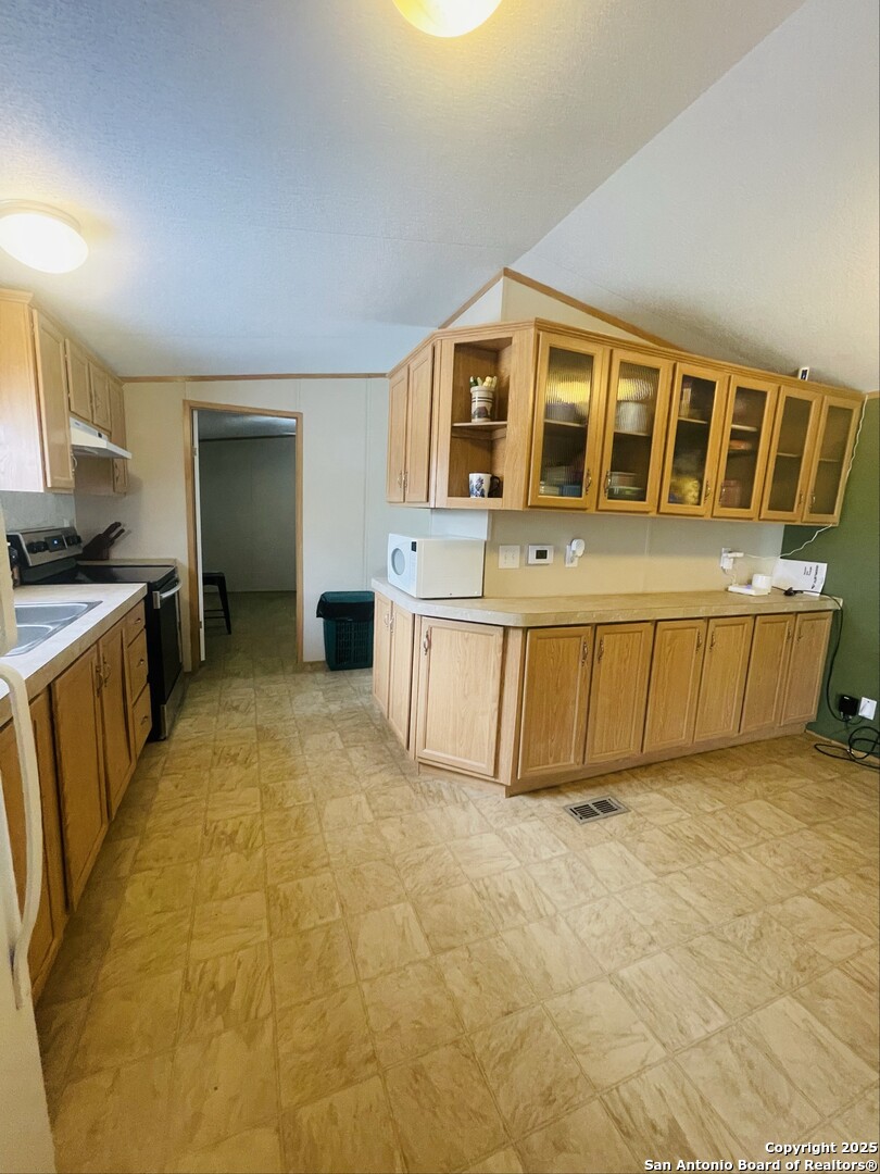 102 4th Street Natalia, TX 78059 - Photo 7 of 19