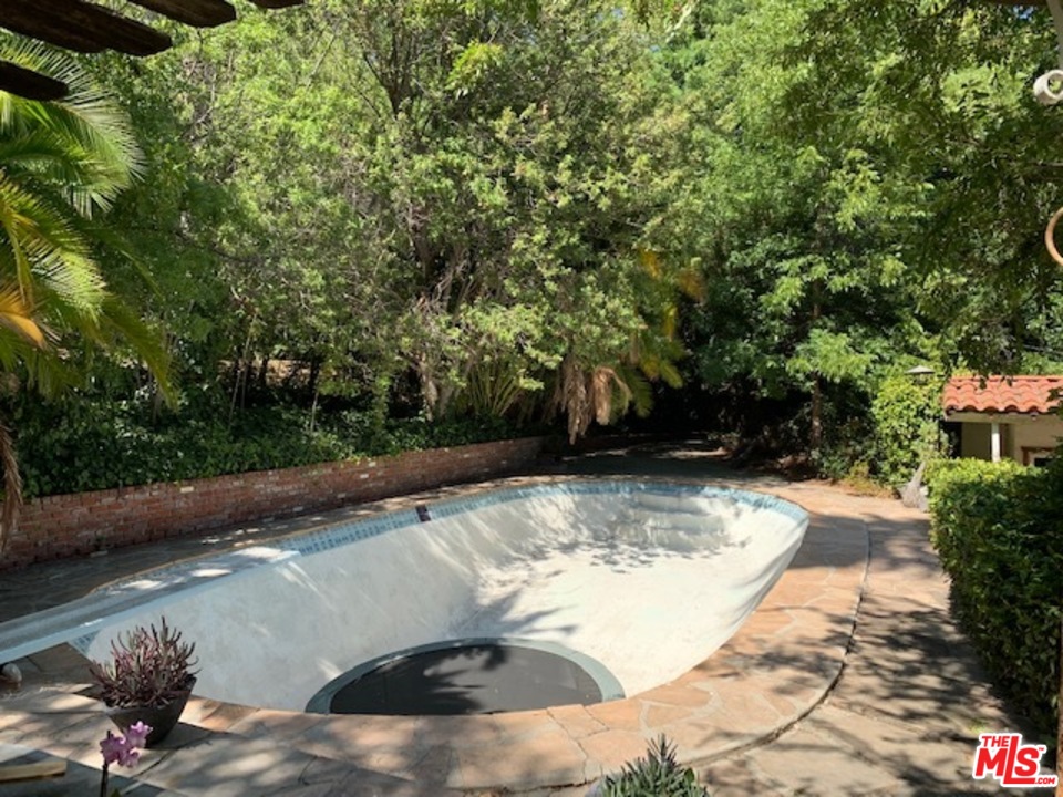 12301 Viewcrest Road Studio City, CA 91604 - Photo 14 of 15 Gallery Image 14