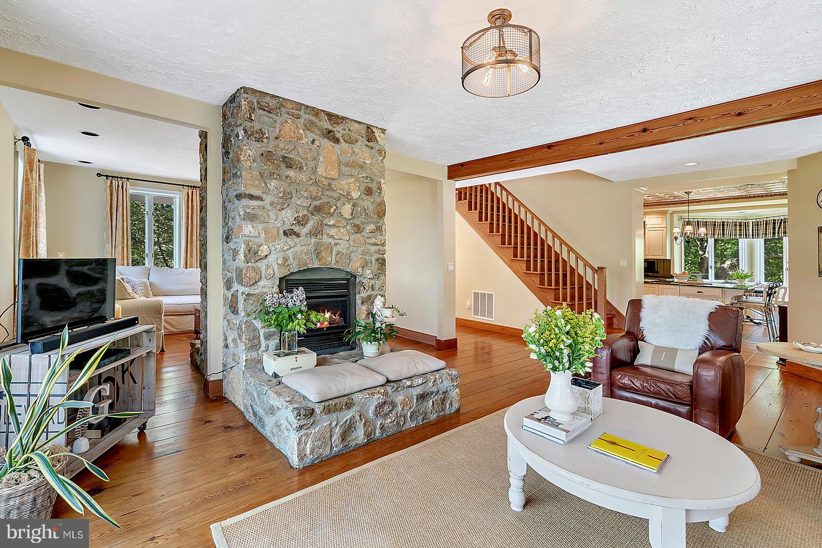 3724 Rectortown Road Marshall, VA 20115 - Photo 26 of 105 Family Room w/view of stairs.