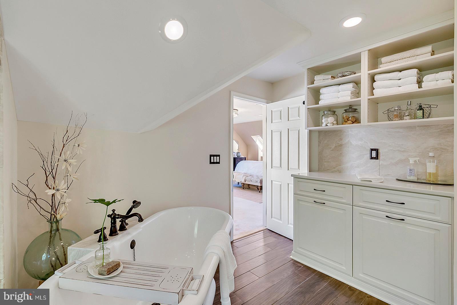 3724 Rectortown Road Marshall, VA 20115 - Photo 46 of 105 Tub w/Laundry storage