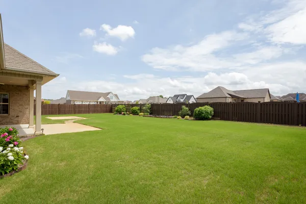 a view of a house with backyard and a garden