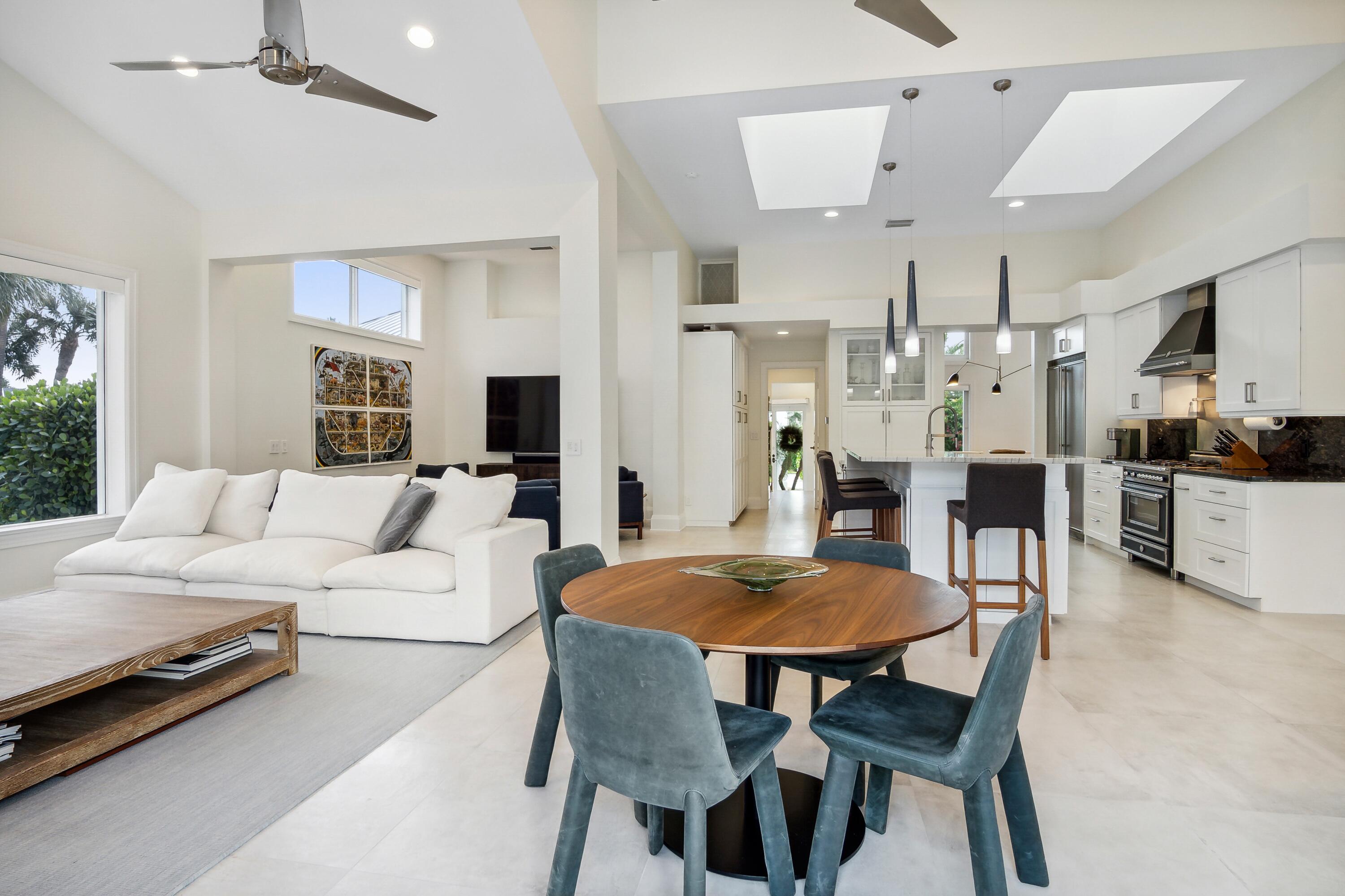 2161 Golfview Lane Jensen Beach, FL 34957 - Photo 18 of 60 great room