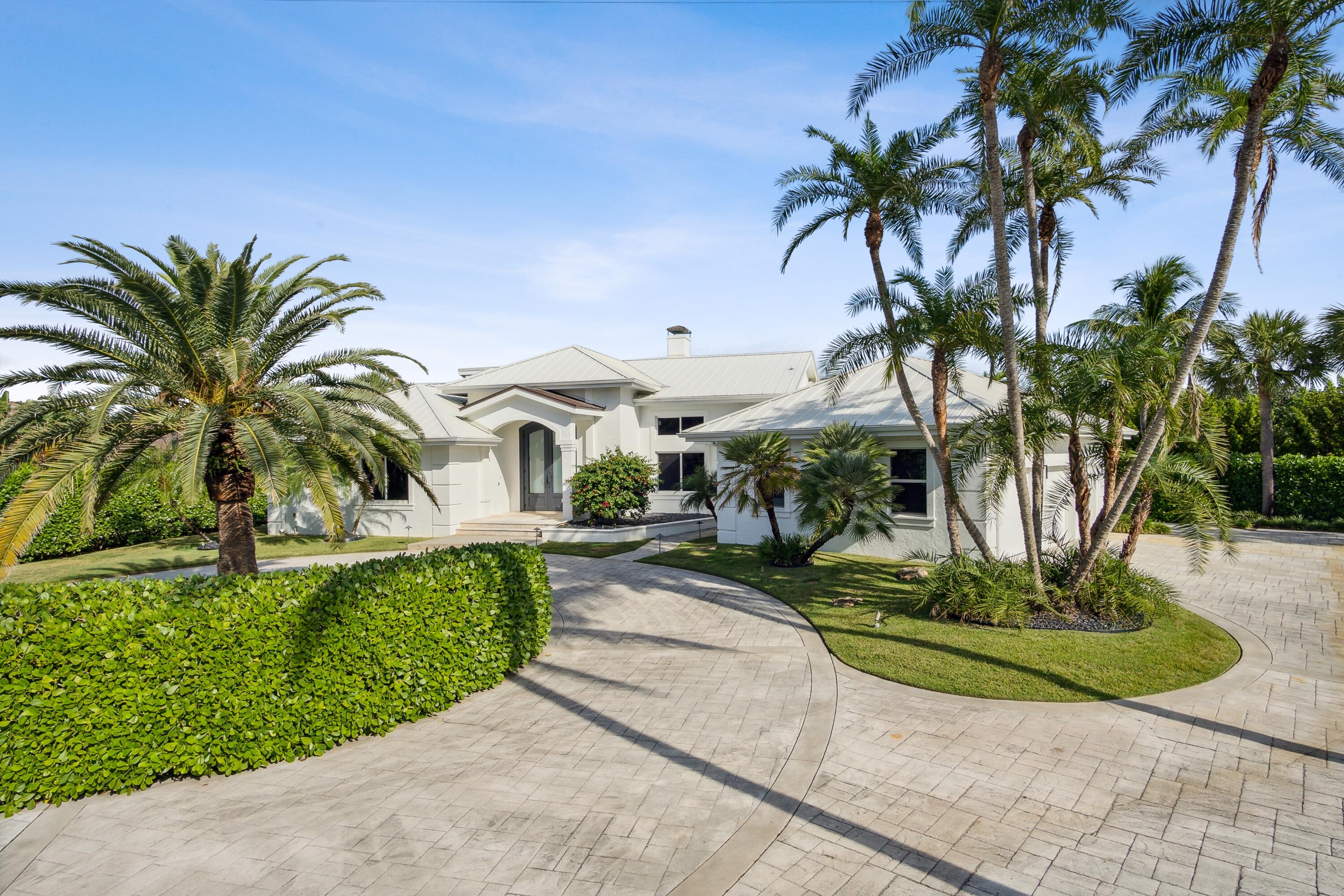 2161 Golfview Lane Jensen Beach, FL 34957 - Photo 3 of 60 exterior front