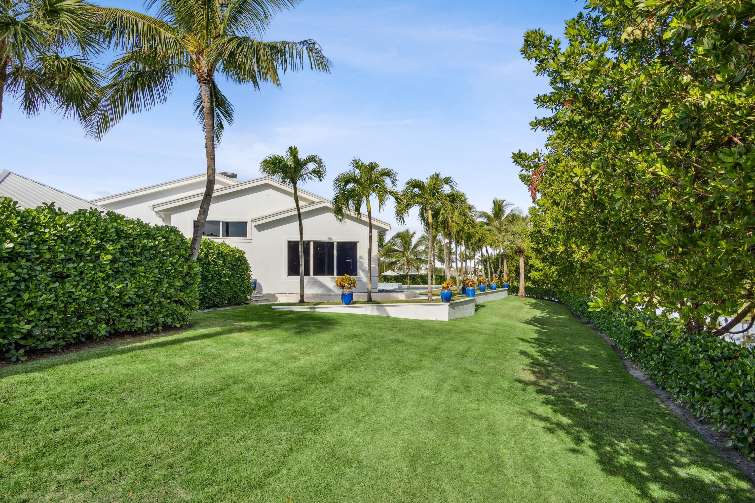 2161 Golfview Lane Jensen Beach, FL 34957 - Photo 44 of 60 side yard