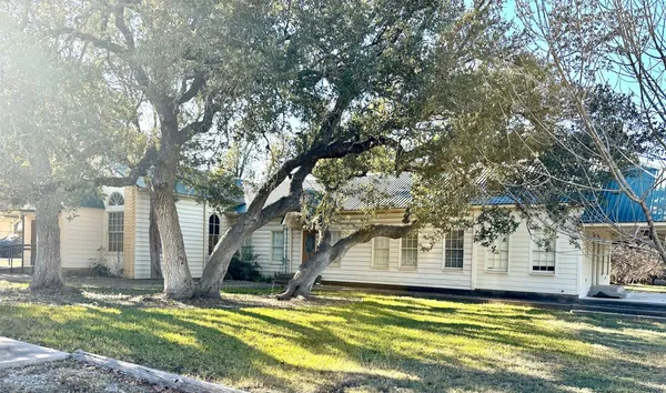 a view of a house with a big yard