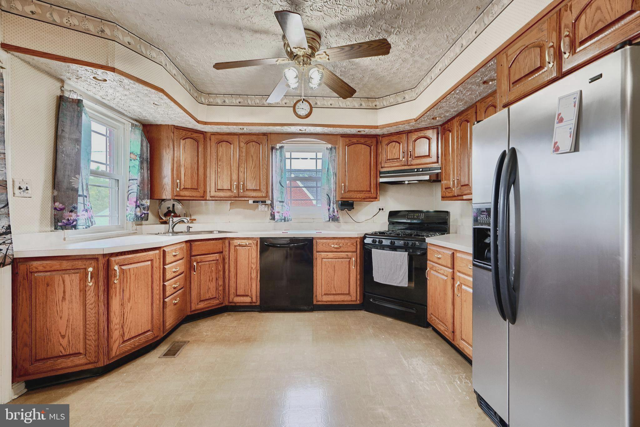 7722 Daniels Avenue Baltimore, MD 21234 - Photo 13 of 42 Gas stove
