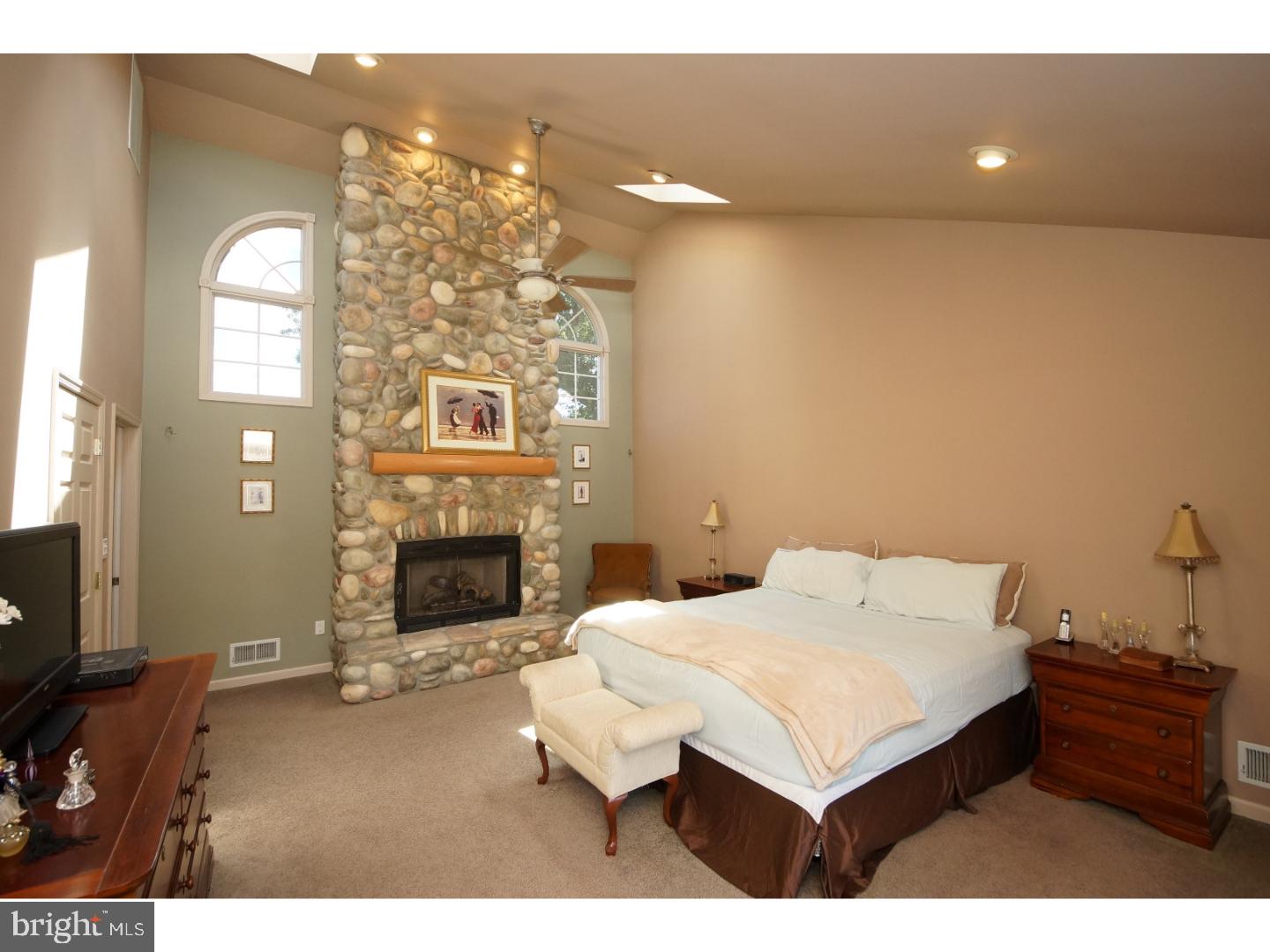 127 Cornflower Road Hamilton, NJ 08620 - Photo 12 of 25 Gallery Image 12