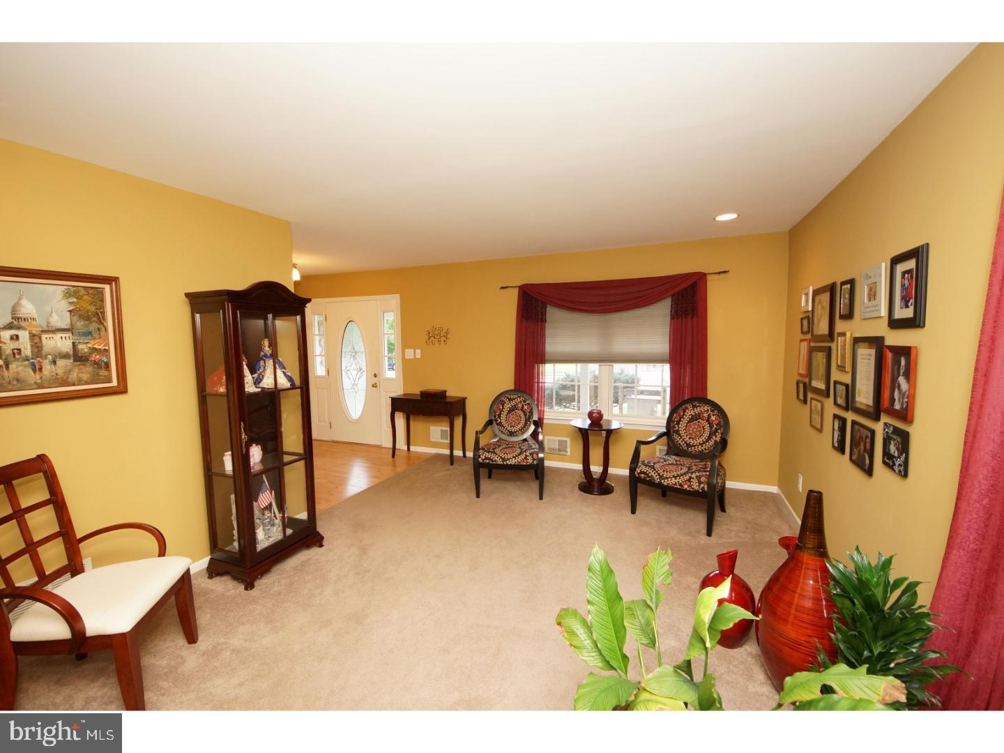 127 Cornflower Road Hamilton, NJ 08620 - Photo 4 of 25 Gallery Image 4