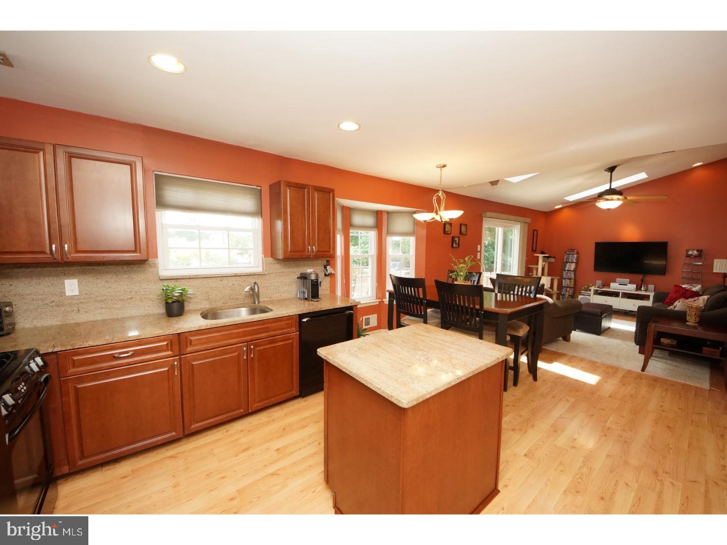 127 Cornflower Road Hamilton, NJ 08620 - Photo 6 of 25 Gallery Image 6