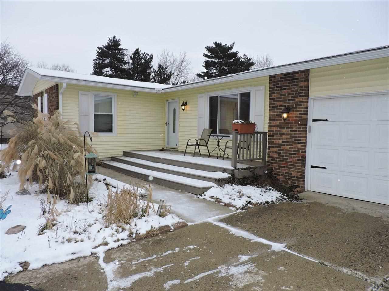 3085 South Genesee Road Burton, MI 48519 - Photo 2 of 37 21531515-1.JPG