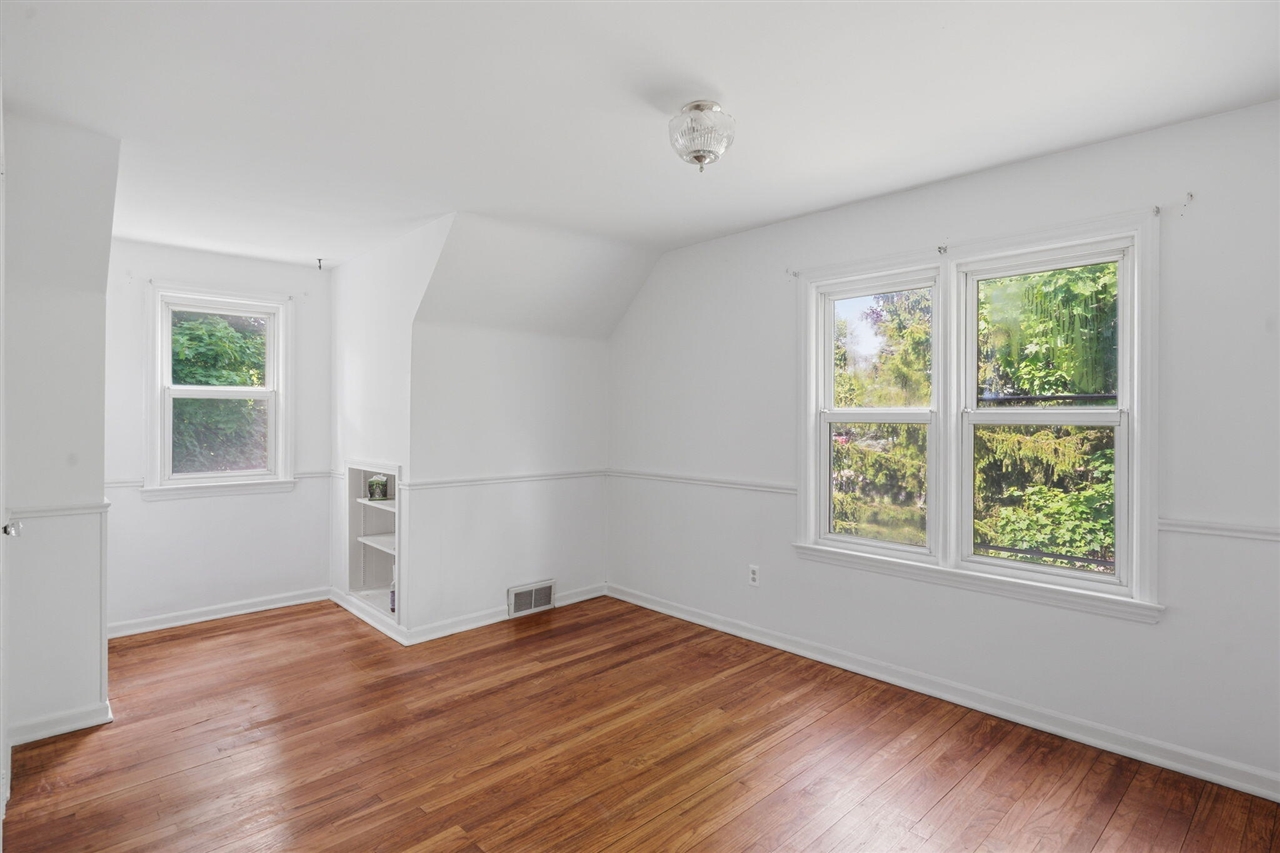 1158 West Reid Road Flint, MI 48507 - Photo 15 of 33