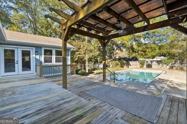 a view of a house with a backyard