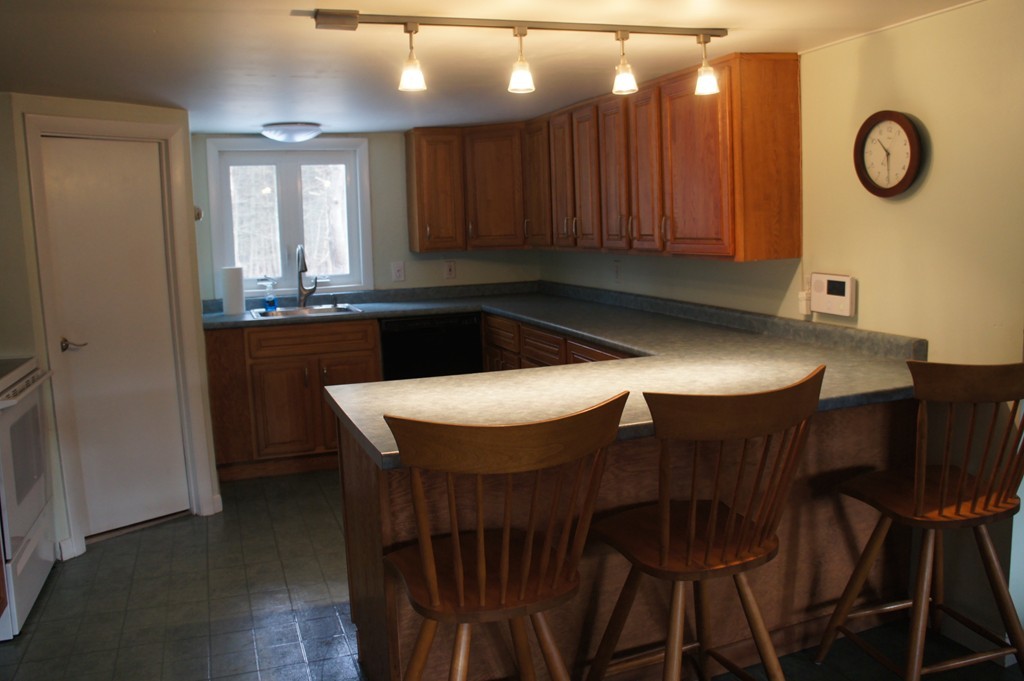 65 Farquhar Road Sturbridge, MA 01566 - Photo 3 of 17