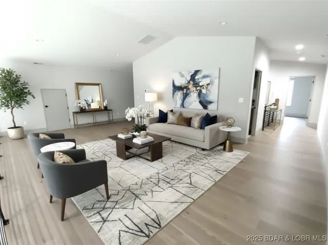 $1,200,000 | 5 Antler Point, Linn Creek, MO 65052