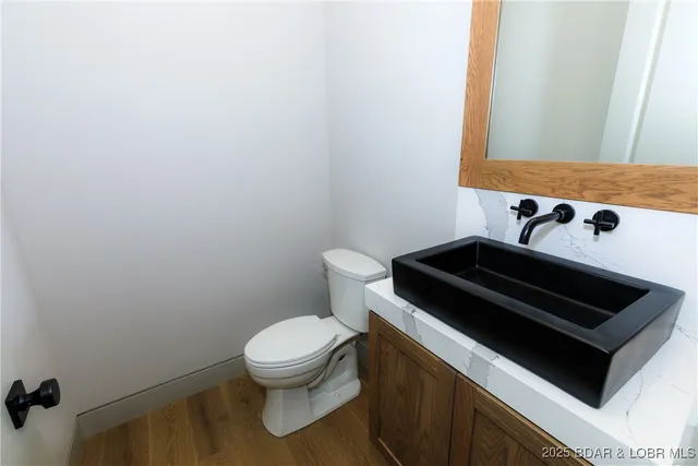 $1,200,000 | 5 Antler Point, Linn Creek, MO 65052