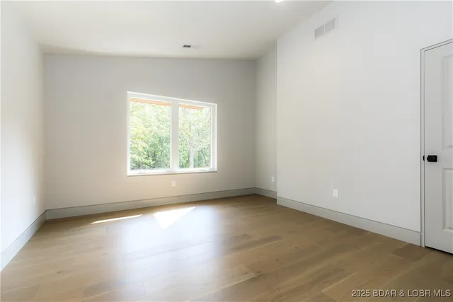 $1,200,000 | 5 Antler Point, Linn Creek, MO 65052