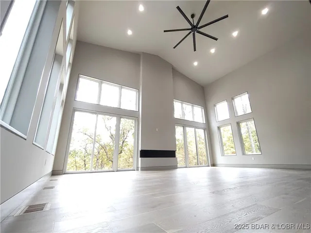 $1,200,000 | 5 Antler Point, Linn Creek, MO 65052