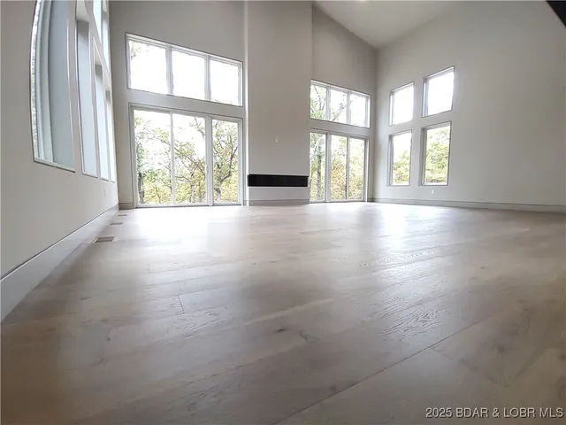 $1,200,000 | 5 Antler Point, Linn Creek, MO 65052