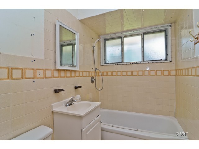 68 Golfview Road Lake Zurich, IL 60047 - Photo 9 of 10