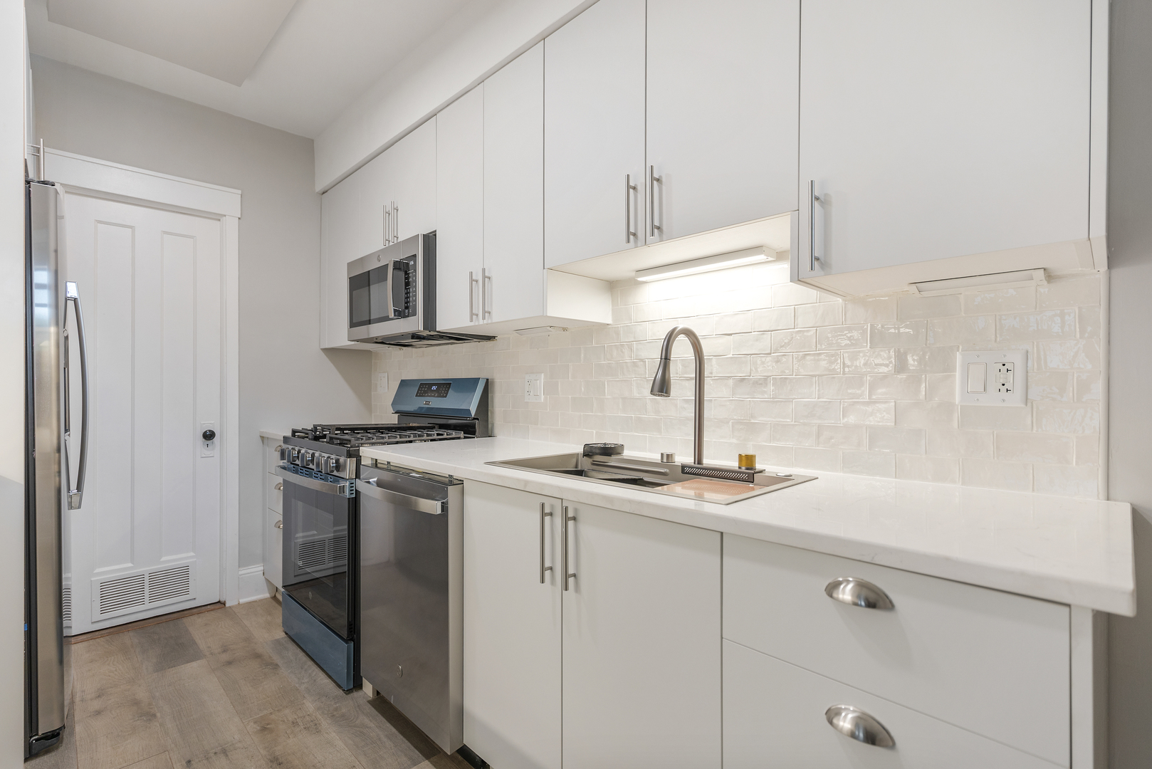 1032 North Austin Boulevard, Unit 1N Oak Park, IL 60302 - Photo 6 of 16 a kitchen with stainless steel appliances granite countertop a sink stove and refrigerator
