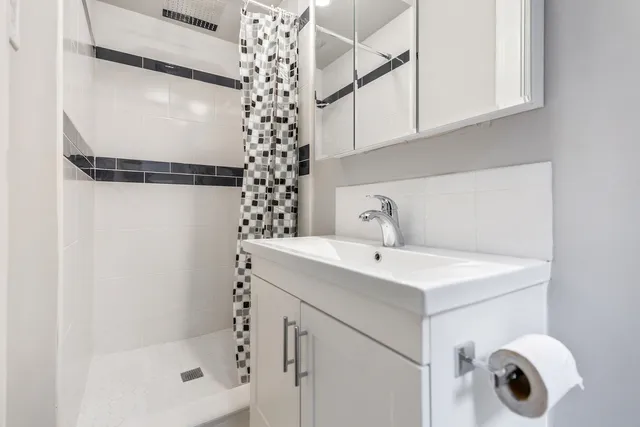 $249,900 | 1032 North Austin Boulevard, Unit 1N, Oak Park, IL 60302