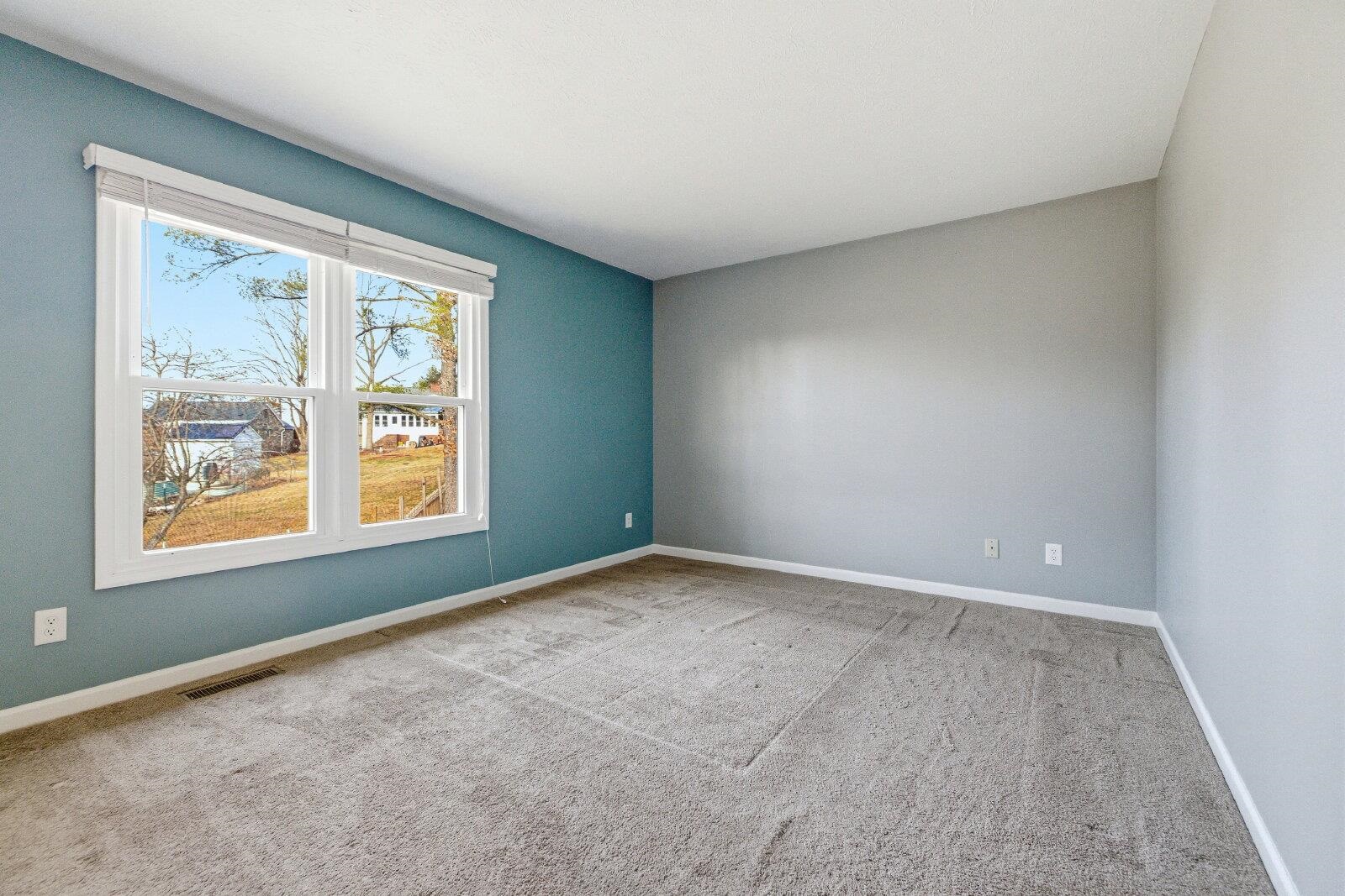 830 Vine Street Harrisonburg, VA 22802 - Photo 19 of 34 an empty room with windows