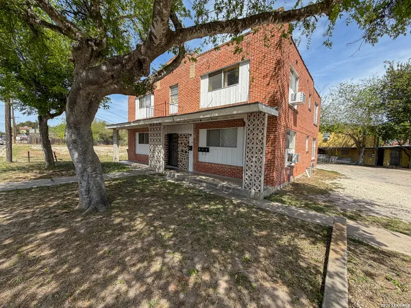 $650 | 704 North Washington Street, Beeville, TX 78102