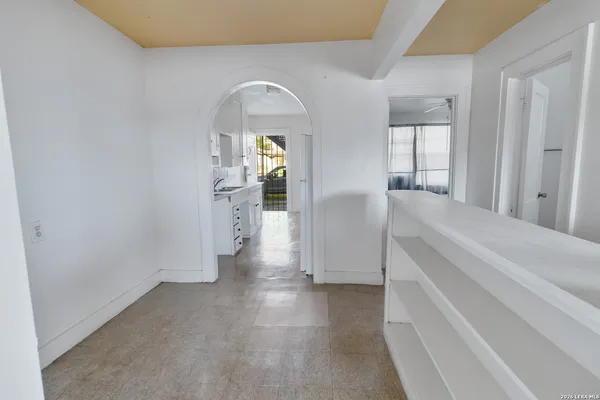 $650 | 704 North Washington Street, Beeville, TX 78102