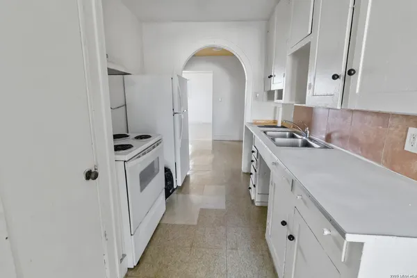 $650 | 704 North Washington Street, Beeville, TX 78102