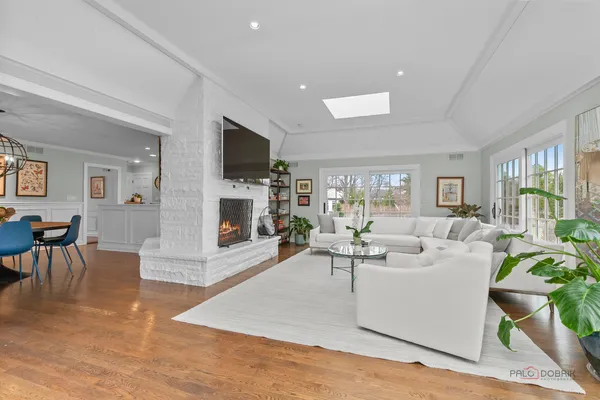 $2,100,000 | 584 Fletcher Court, Lake Forest, IL 60045