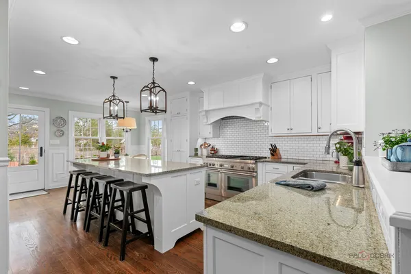 $2,100,000 | 584 Fletcher Court, Lake Forest, IL 60045