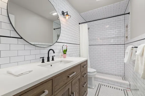 $2,100,000 | 584 Fletcher Court, Lake Forest, IL 60045