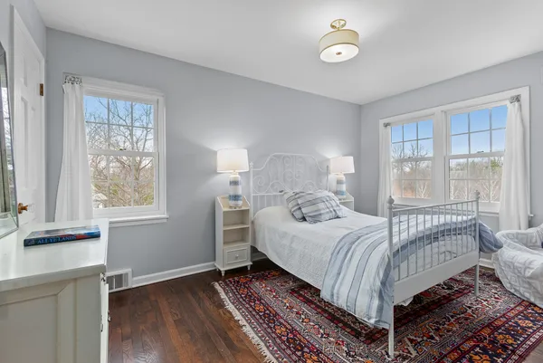 $2,100,000 | 584 Fletcher Court, Lake Forest, IL 60045