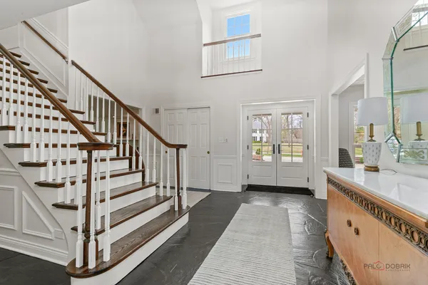 $2,100,000 | 584 Fletcher Court, Lake Forest, IL 60045