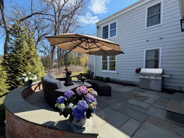 $2,100,000 | 584 Fletcher Court, Lake Forest, IL 60045