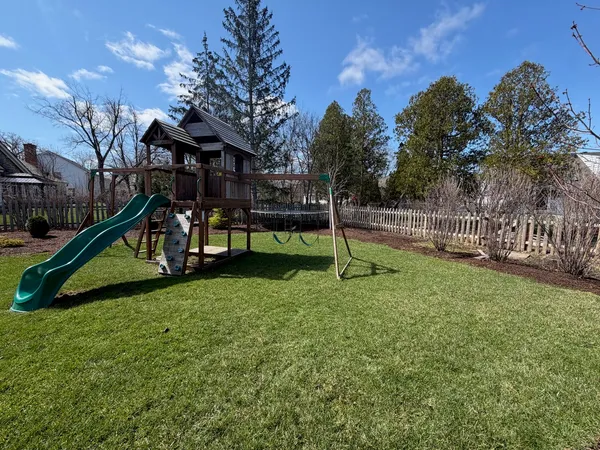 $2,100,000 | 584 Fletcher Court, Lake Forest, IL 60045
