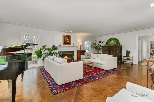 $2,100,000 | 584 Fletcher Court, Lake Forest, IL 60045