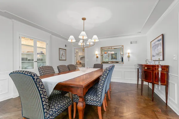 $2,100,000 | 584 Fletcher Court, Lake Forest, IL 60045