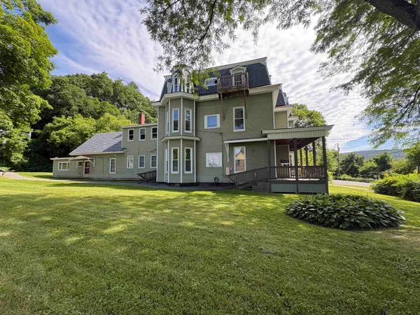 $1,650,000 | 533 South Main Street, Hartford, VT 05001