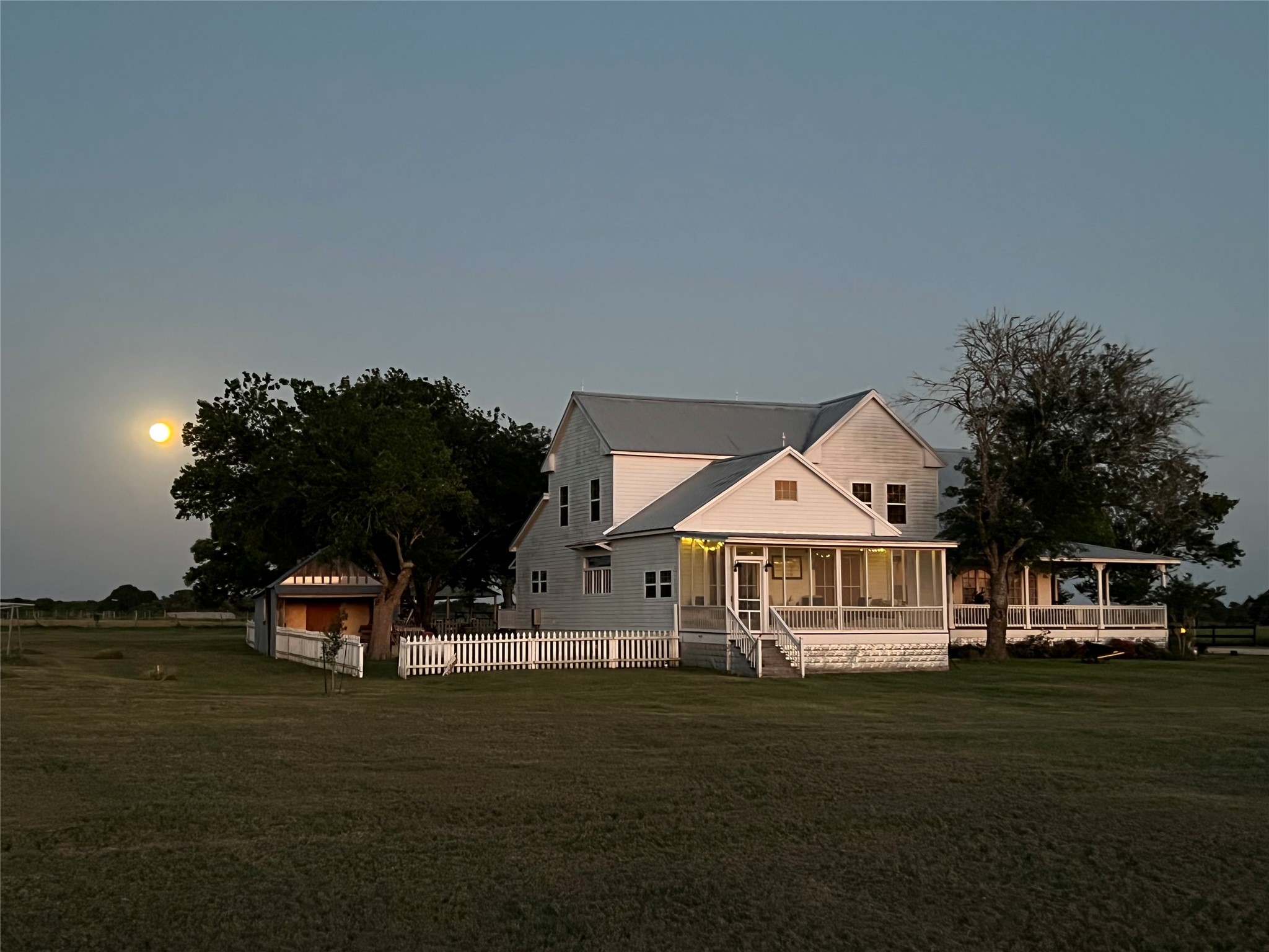 1098 Post Oak Point Road Fayetteville, TX 78940 - Photo 2 of 14 a front view of a house with a garden